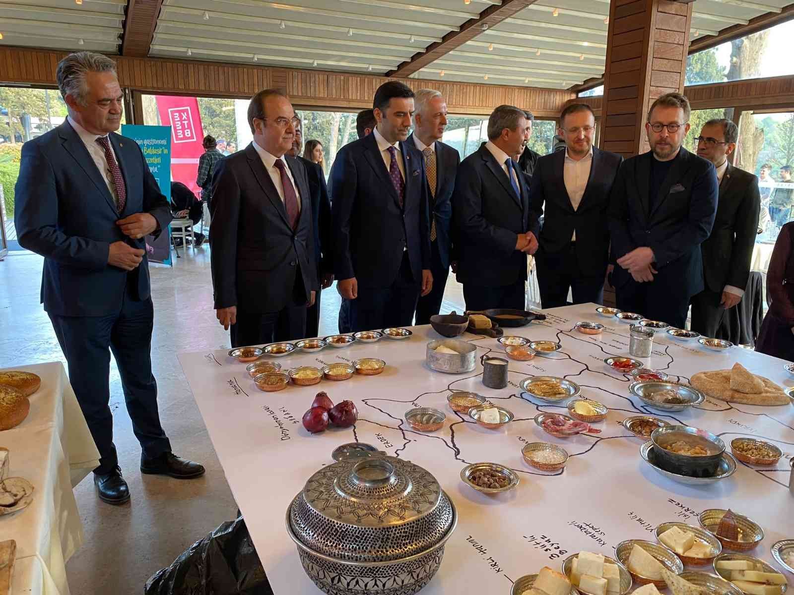 Ünlü Şef, Seyyah ve Yazar Ömür Akkor’un hazırladığı “Balıkesir Gastronomi Atlası”, Ketebe Yayınları’ndan seyahat ve yemek severlerin beğenisine ...