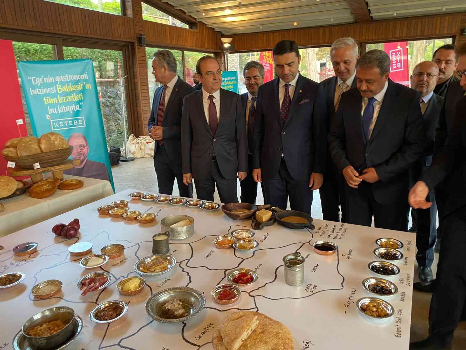 Ünlü Şef, Seyyah ve Yazar Ömür Akkor’un hazırladığı “Balıkesir Gastronomi Atlası”, Ketebe Yayınları’ndan seyahat ve yemek severlerin beğenisine ...