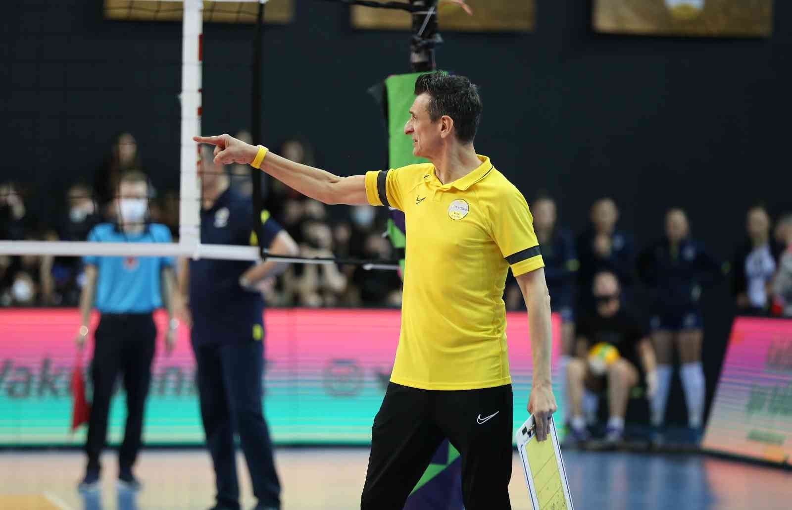 VakıfBank Başantrenörü Giovanni Guidetti, Fenerbahçe ile oynanacak CEV Şampiyonlar Ligi yarı final rövanş karşılaşması öncesi, "Takımımıza ve ...