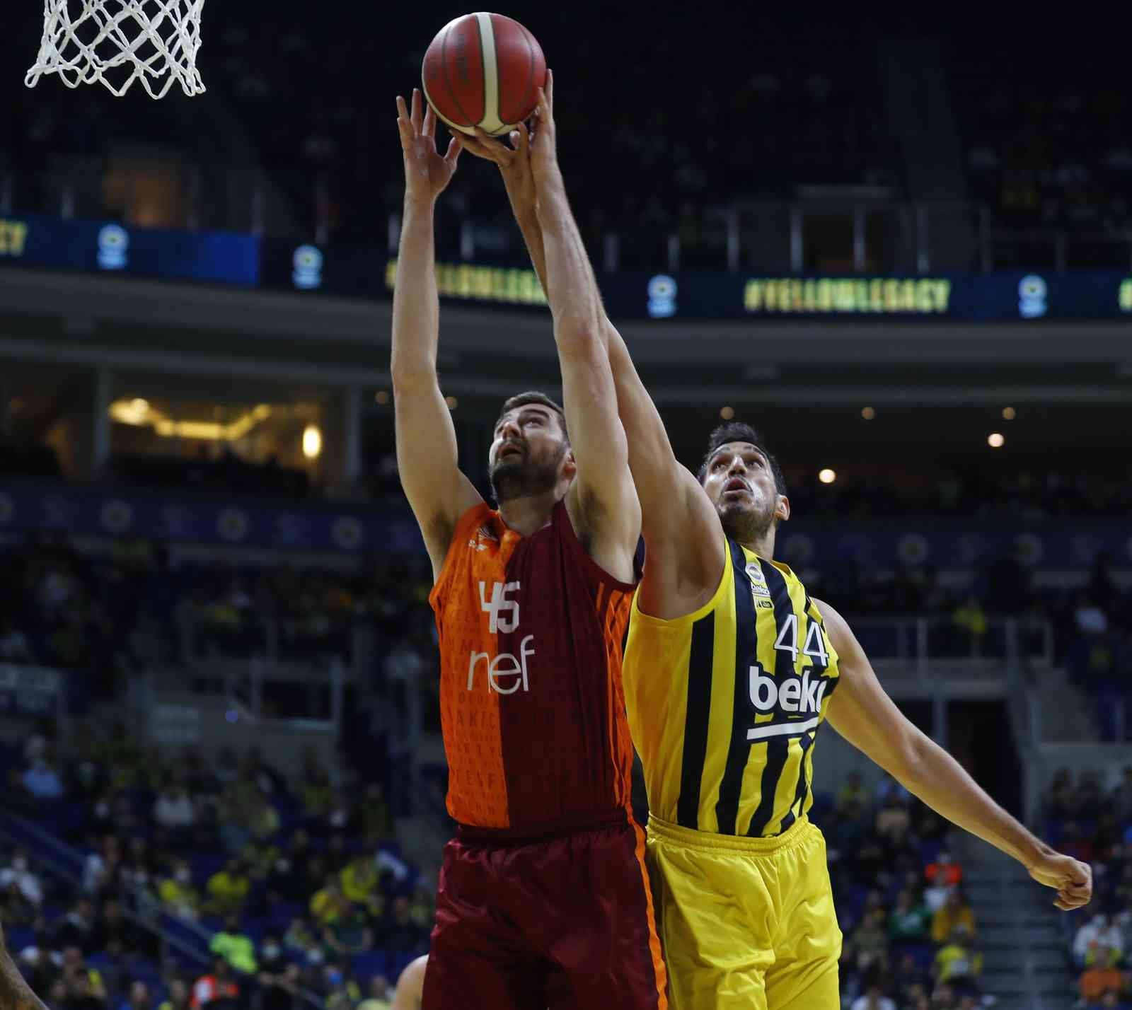 ING Basketbol Süper Ligi’nin 27. haftasında Fenerbahçe Beko, sahasında karşı karşıya geldiği Galatasaray NEF’e 76-70’lik skorla mağlup oldu ...