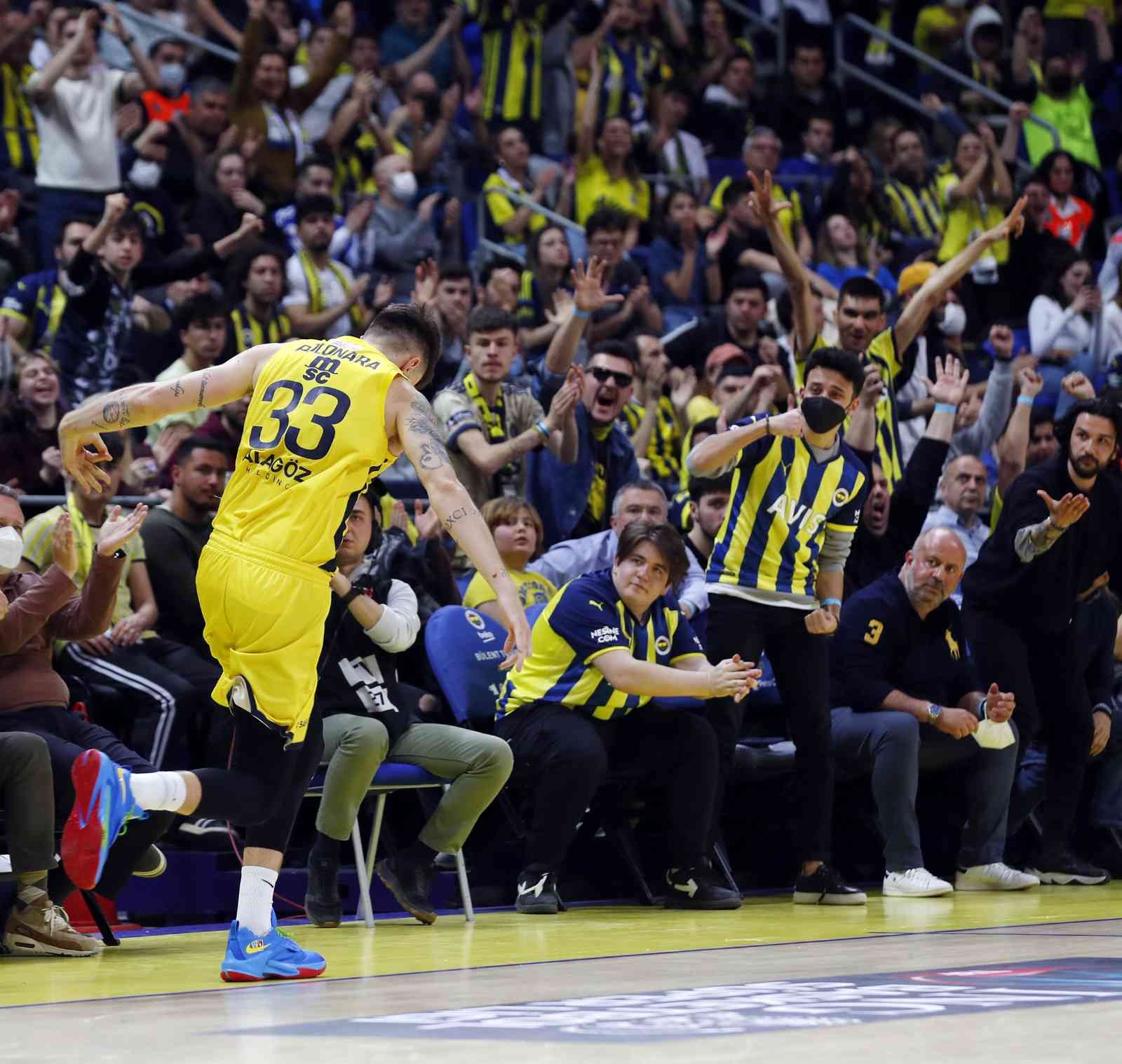 ING Basketbol Süper Ligi’nin 27. haftasında Fenerbahçe Beko, sahasında karşı karşıya geldiği Galatasaray NEF’e 76-70’lik skorla mağlup oldu ...