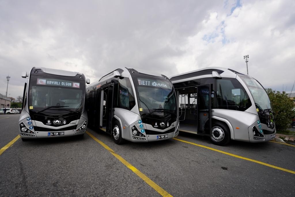 İBB tarafından alımı yapılan 160 yeni metrobüsten 30’u için sahaya çıkış töreni düzenlendi. Törende konuşan İBB Başkanı Ekrem İmamoğlu, “İBB’nin ...