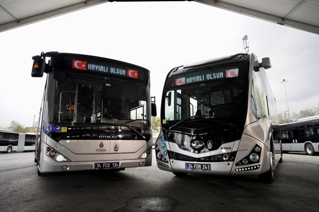 İBB tarafından alımı yapılan 160 yeni metrobüsten 30’u için sahaya çıkış töreni düzenlendi. Törende konuşan İBB Başkanı Ekrem İmamoğlu, “İBB’nin ...