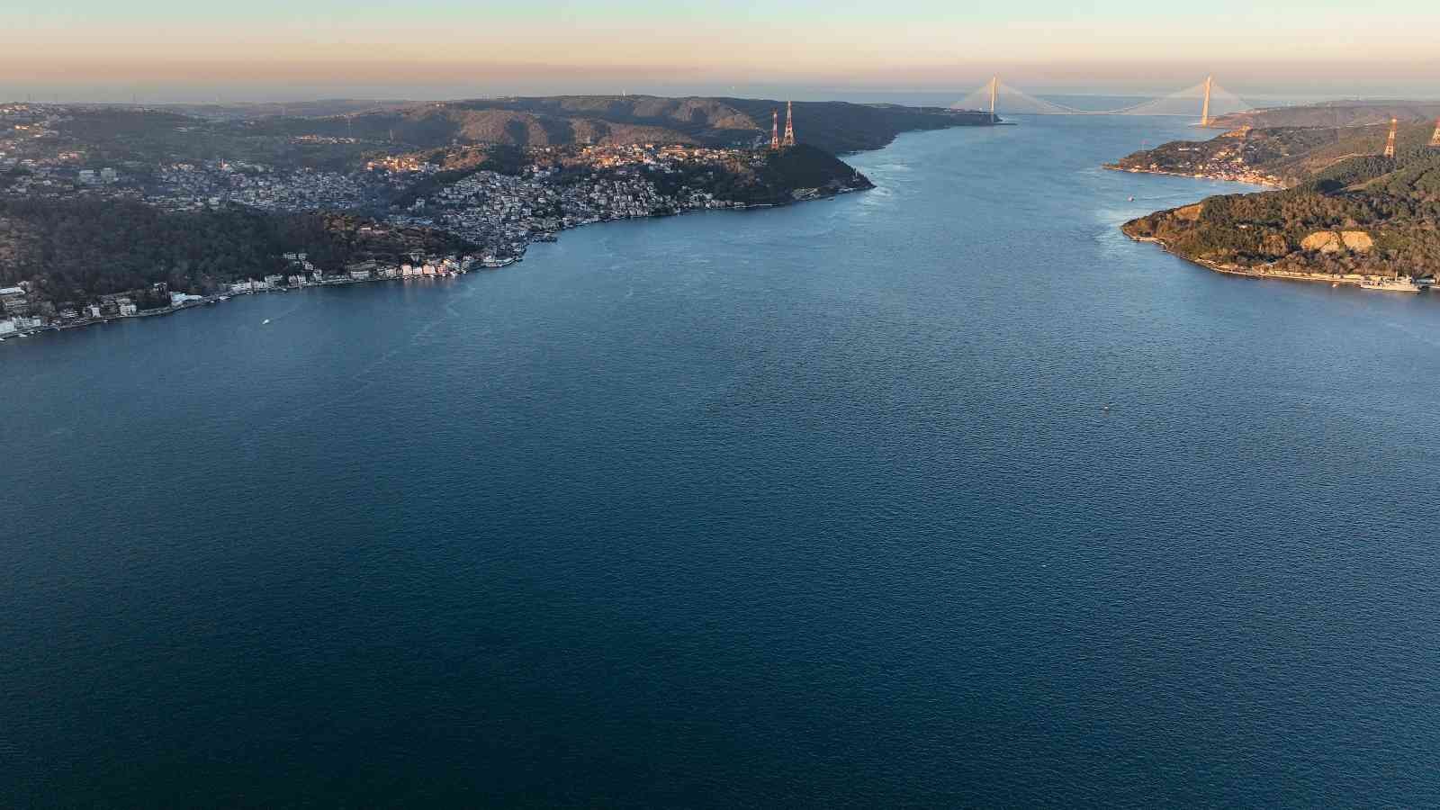 İstanbul Boğazı’nda su altında zamanla biriken atıklarının oluşturduğu çöp dağları ve hayalet ağlar dalış yapan gönüllüler tarafından ...