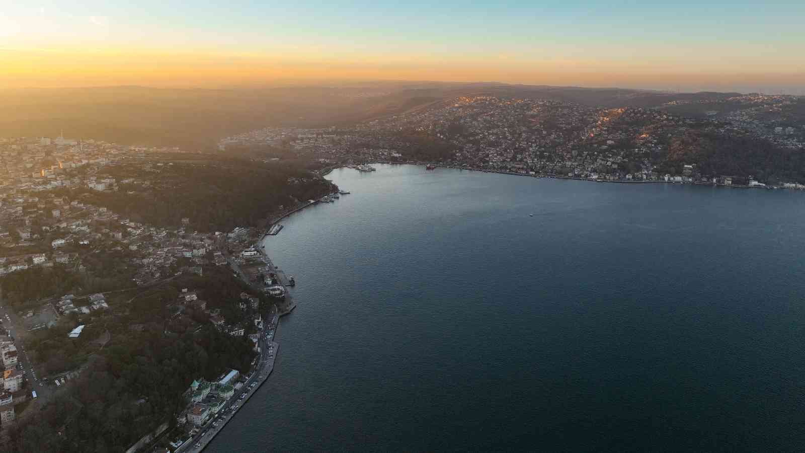 İstanbul Boğazı’nda su altında zamanla biriken atıklarının oluşturduğu çöp dağları ve hayalet ağlar dalış yapan gönüllüler tarafından ...