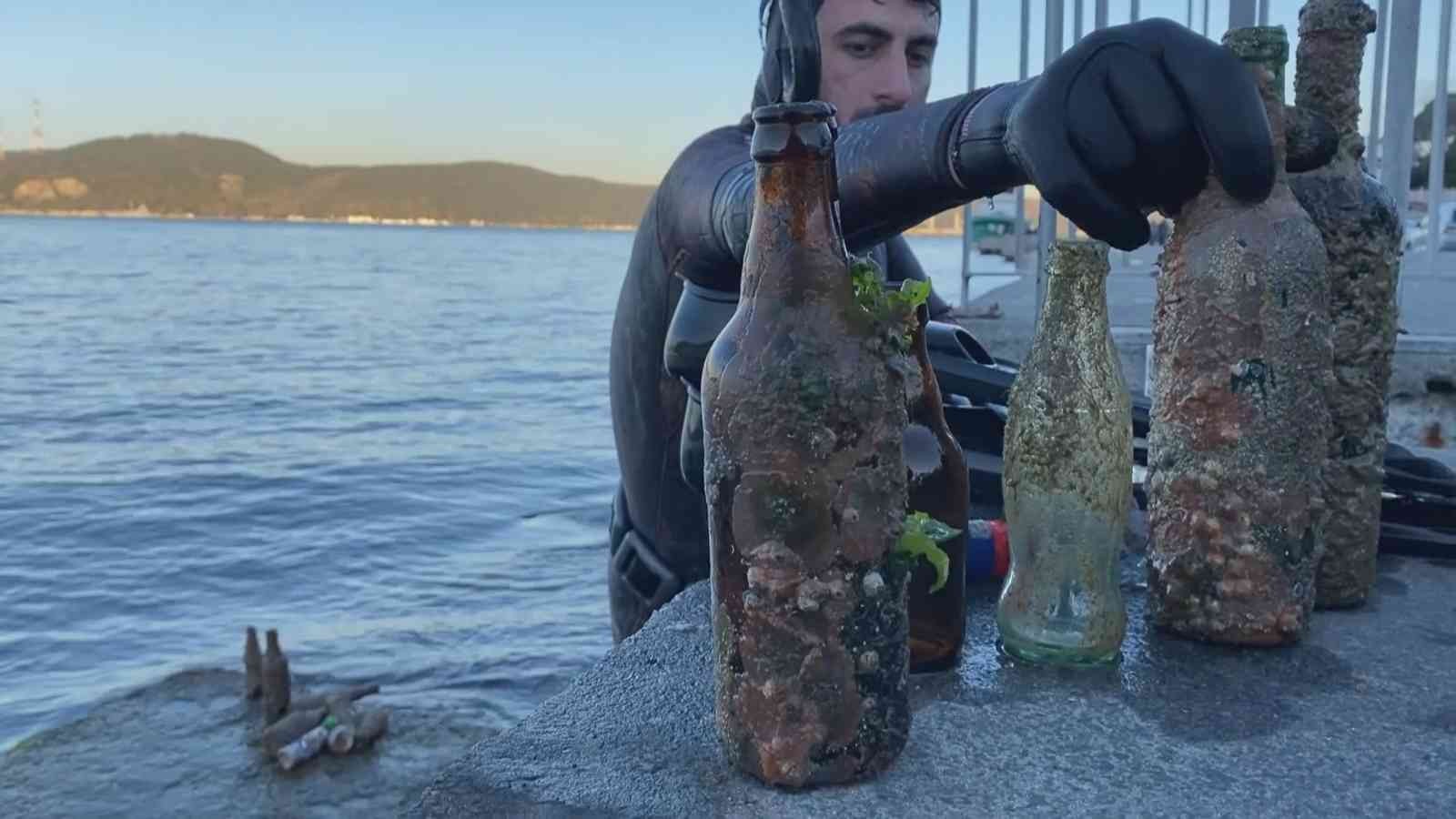 İstanbul Boğazı’nda su altında zamanla biriken atıklarının oluşturduğu çöp dağları ve hayalet ağlar dalış yapan gönüllüler tarafından ...