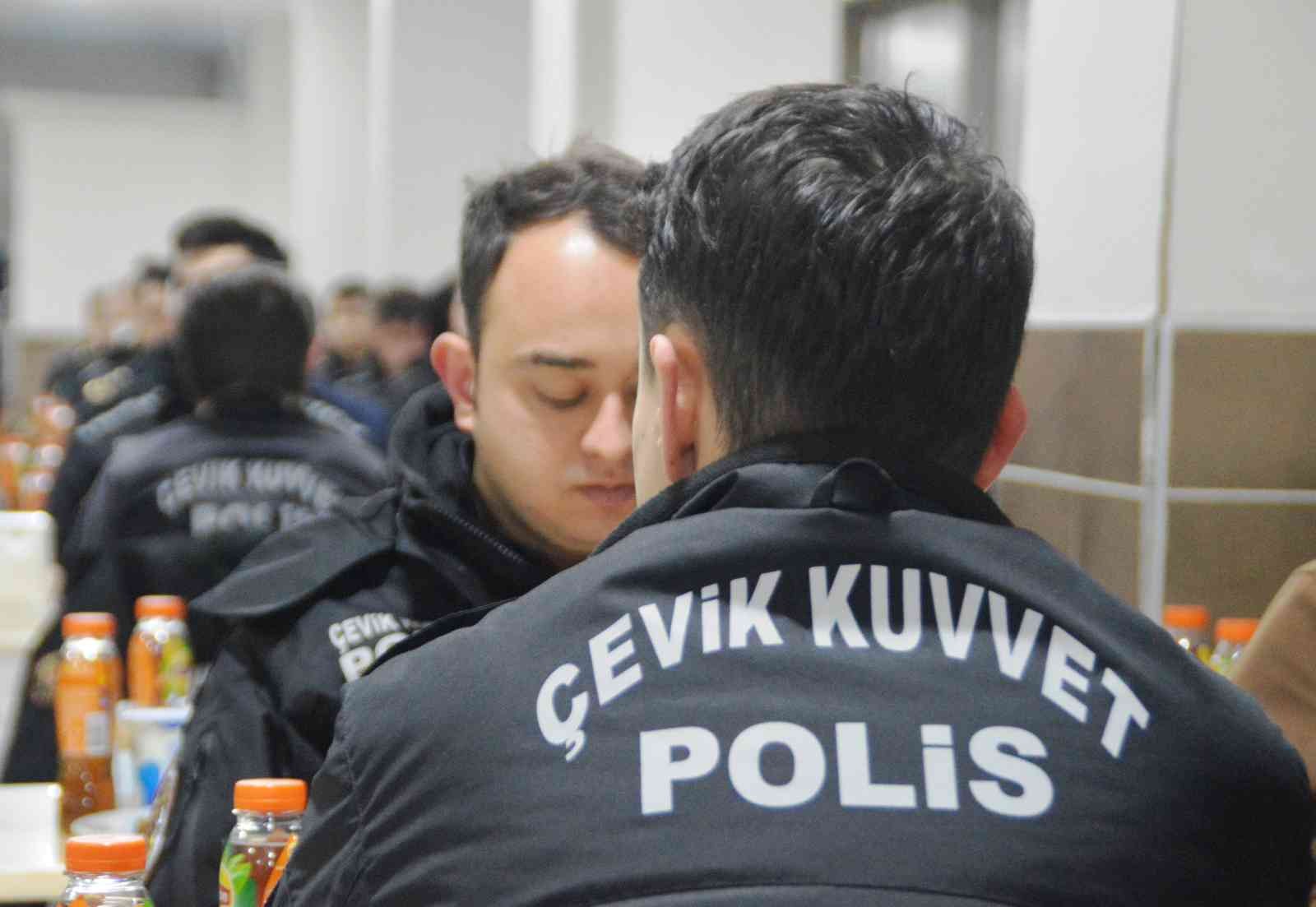 Türk Polis Teşkilatının 177. Kuruluş Yıldönümü’nde İstanbul İl Emniyet Müdürü Zafer Aktaş, Çevik Kuvvet Şube Müdürlüğü Bayrampaşa Yerleşkesi’nde ...