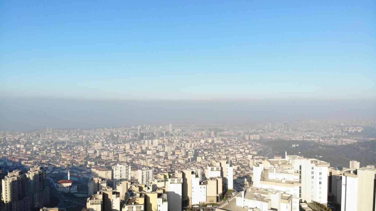 İstanbul’da gece saatlerinden itibaren etkili olan sis sabah saatlerinde etkisini sürdürdü. Vatandaşlar sabaha güne sis ile uyandı. Anadolu ...