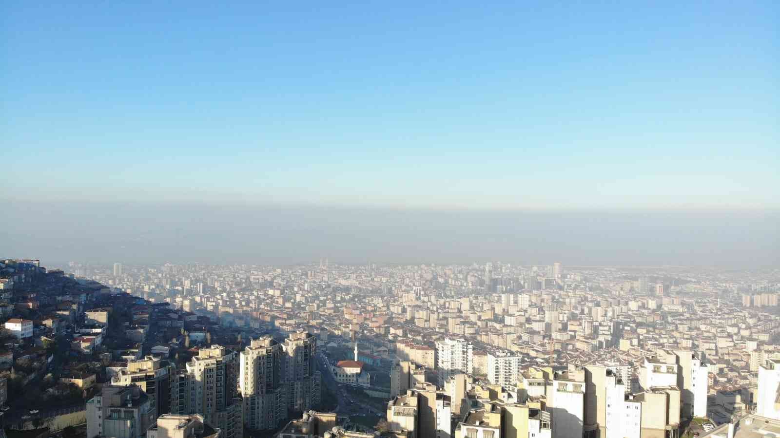 İstanbul’da gece saatlerinden itibaren etkili olan sis sabah saatlerinde etkisini sürdürdü. Vatandaşlar sabaha güne sis ile uyandı. Anadolu ...