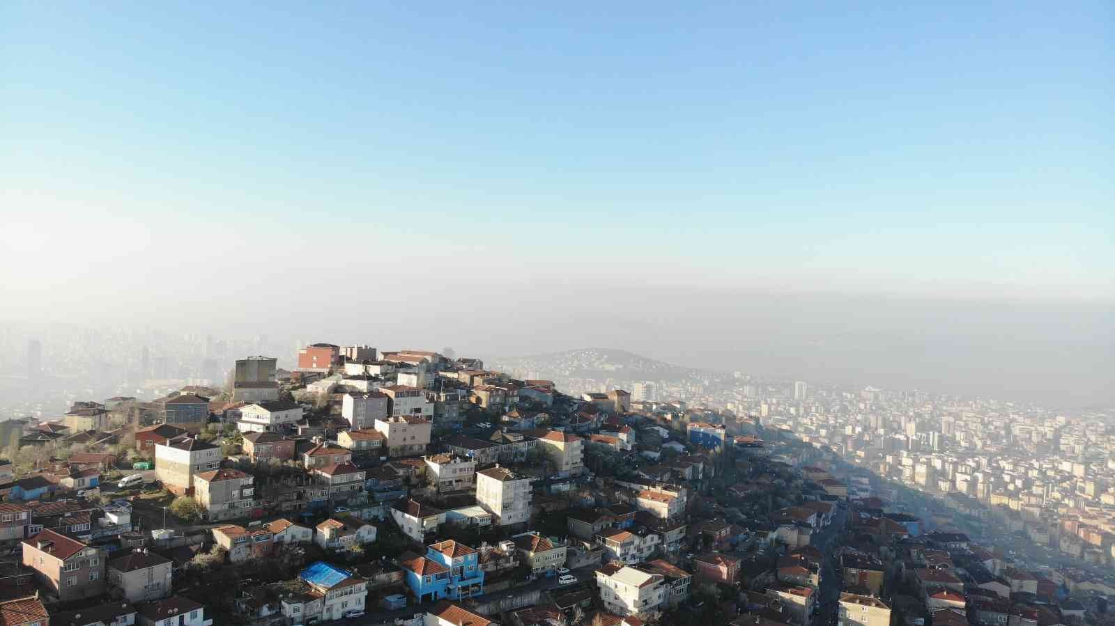 İstanbul’da gece saatlerinden itibaren etkili olan sis sabah saatlerinde etkisini sürdürdü. Vatandaşlar sabaha güne sis ile uyandı. Anadolu ...