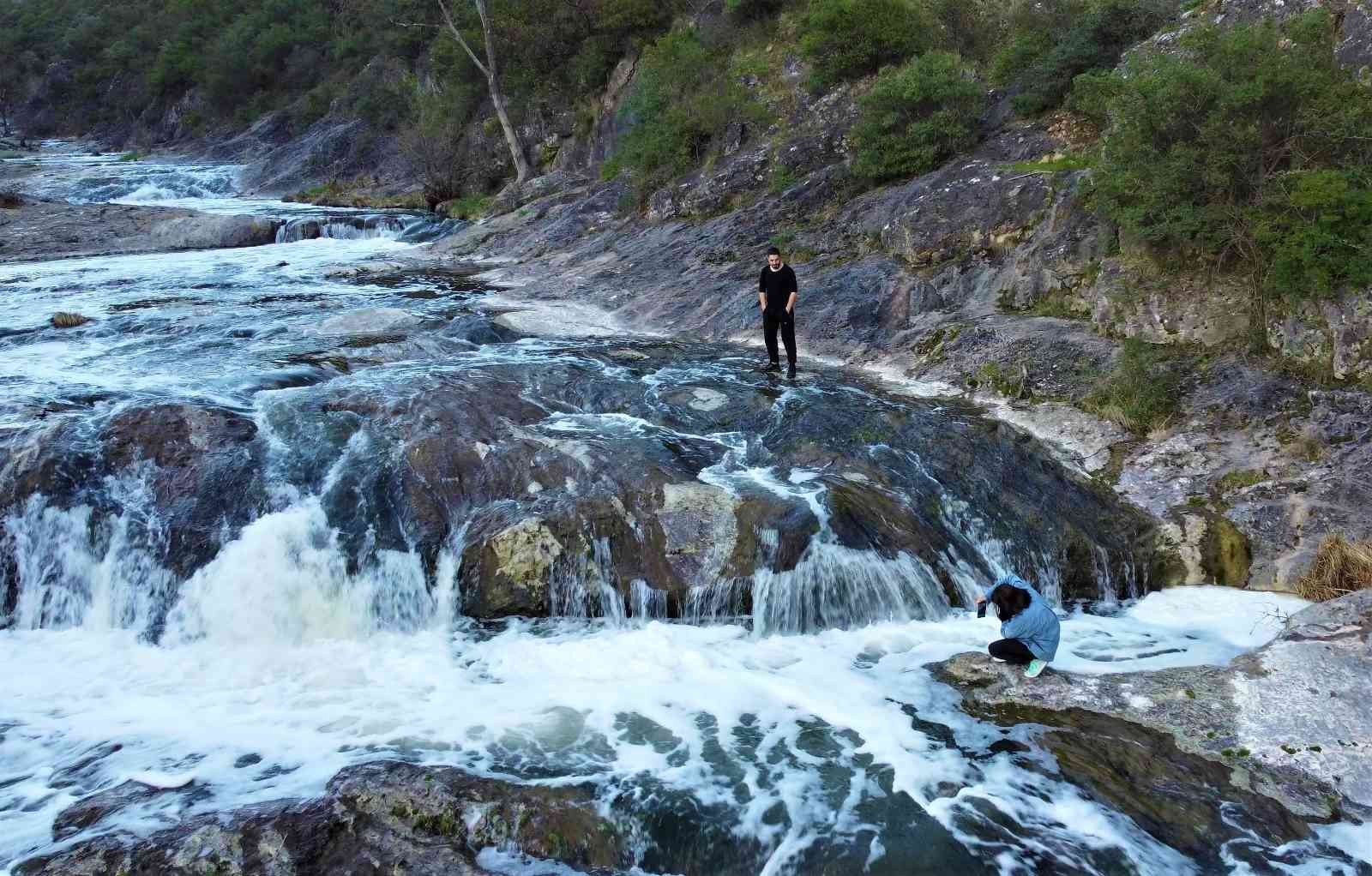 Kocaeli’nin Gebze ilçesinde bulunan ve doğal güzelliğiyle mest eden Ballıkayalar Tabiat Parkı, kaya tırmanışı yapmak isteyen adrenalin ...