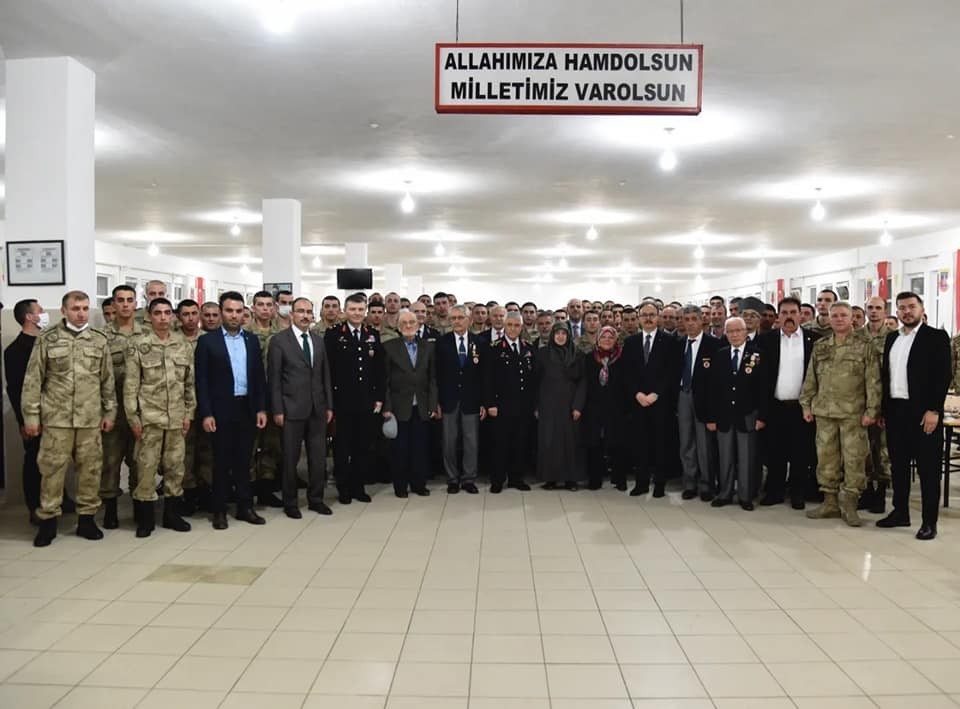 Jandarma Genel Komutanı Orgeneral Arif Çetin, bir takım ziyaretler için geldiği Bilecik’te ilk olarak Ertuğrul Gazi ve Şeyh Edebali Türbelerini ...