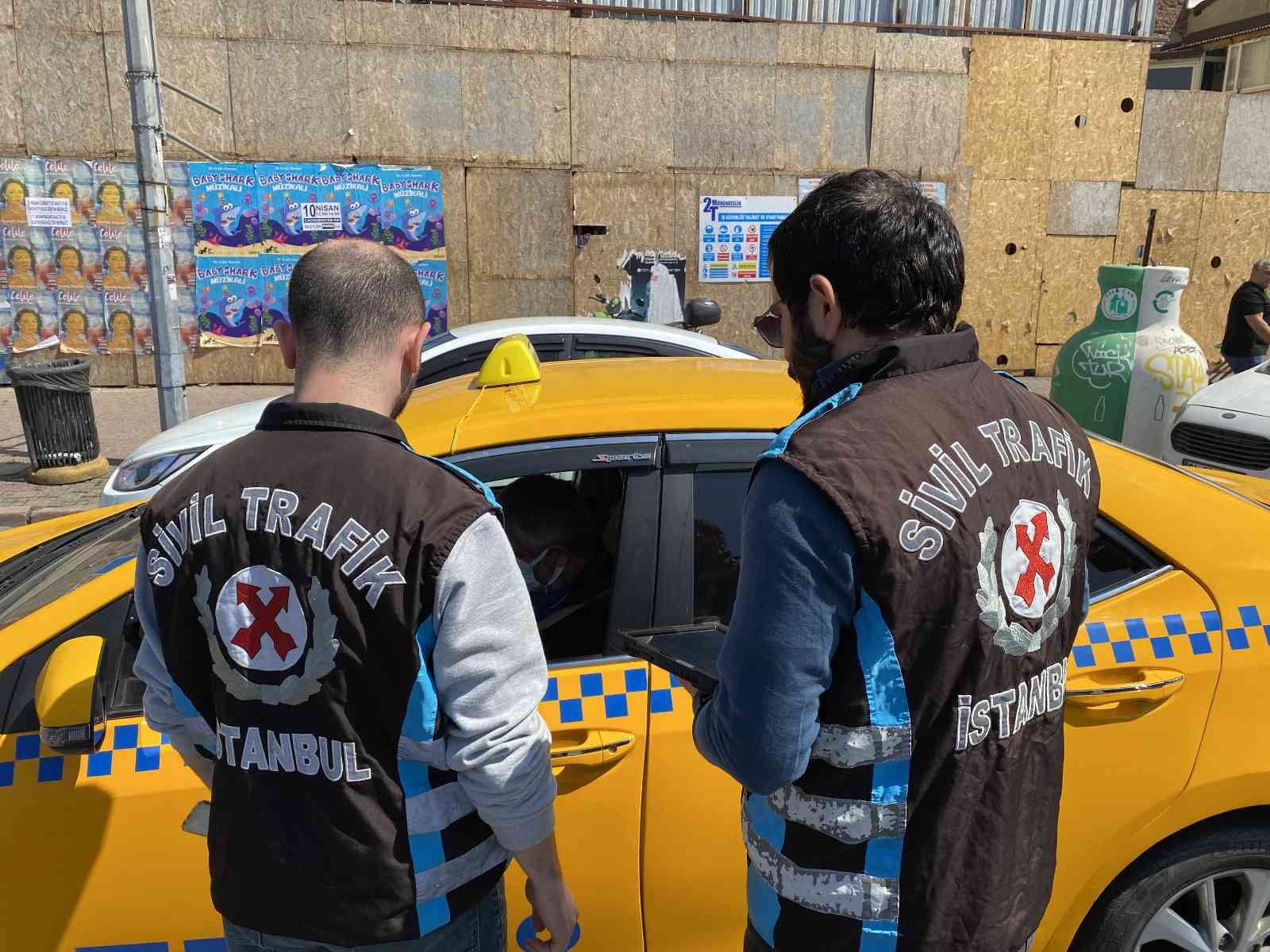 Kadıköy’de polis ekipleri ticari taksilere yönelik denetim gerçekleştirdi. Denetimler esnasında durdurulan 1 taksi sürücüsünün sürücü çalışma ...