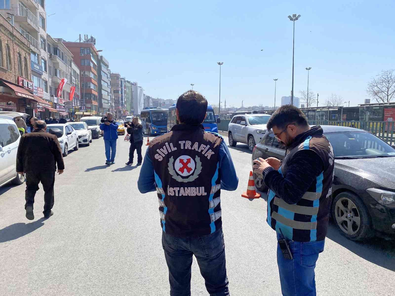 Kadıköy’de polis ekipleri ticari taksilere yönelik denetim gerçekleştirdi. Denetimler esnasında durdurulan 1 taksi sürücüsünün sürücü çalışma ...