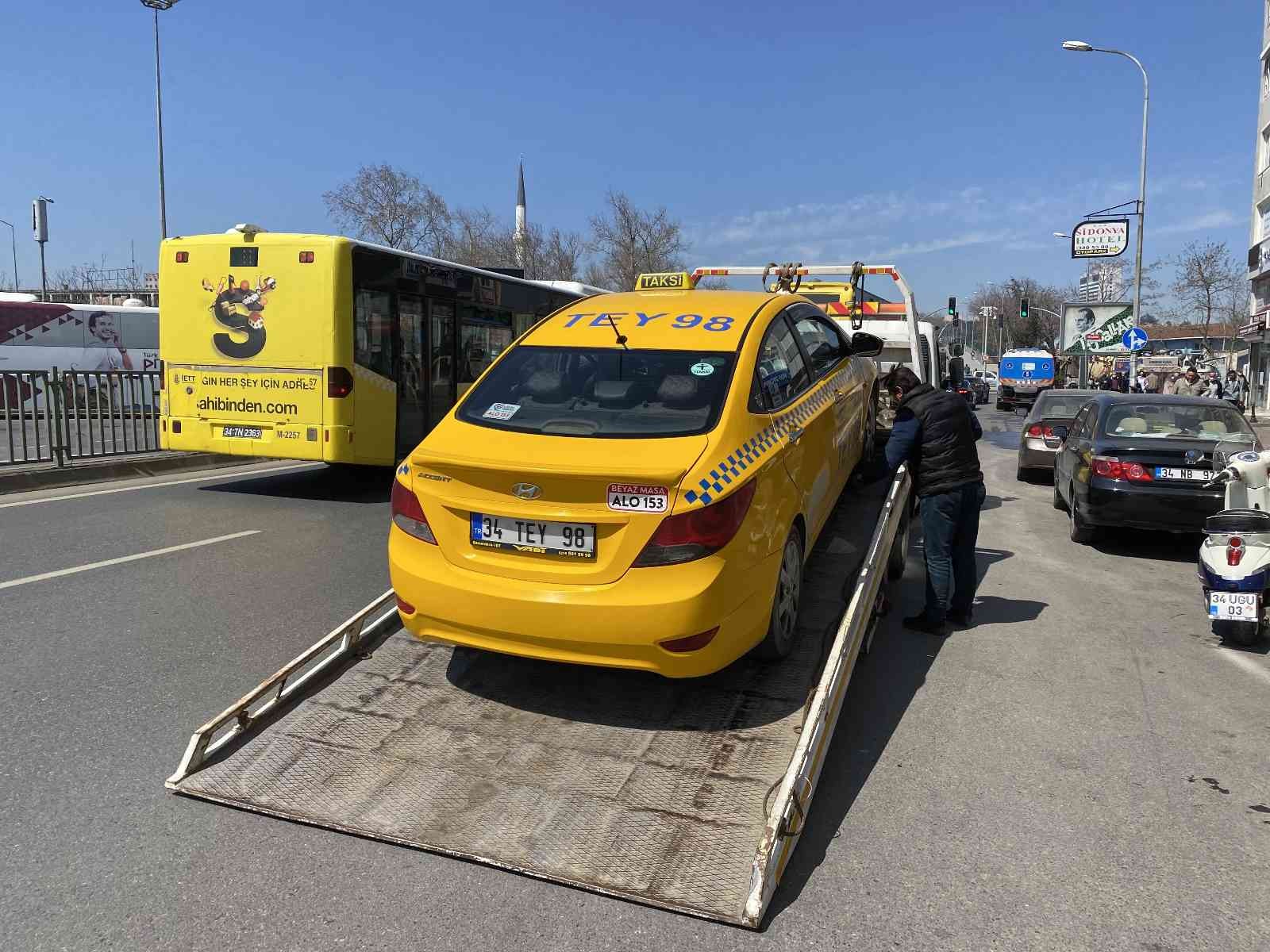 Kadıköy’de polis ekipleri ticari taksilere yönelik denetim gerçekleştirdi. Denetimler esnasında durdurulan 1 taksi sürücüsünün sürücü çalışma ...