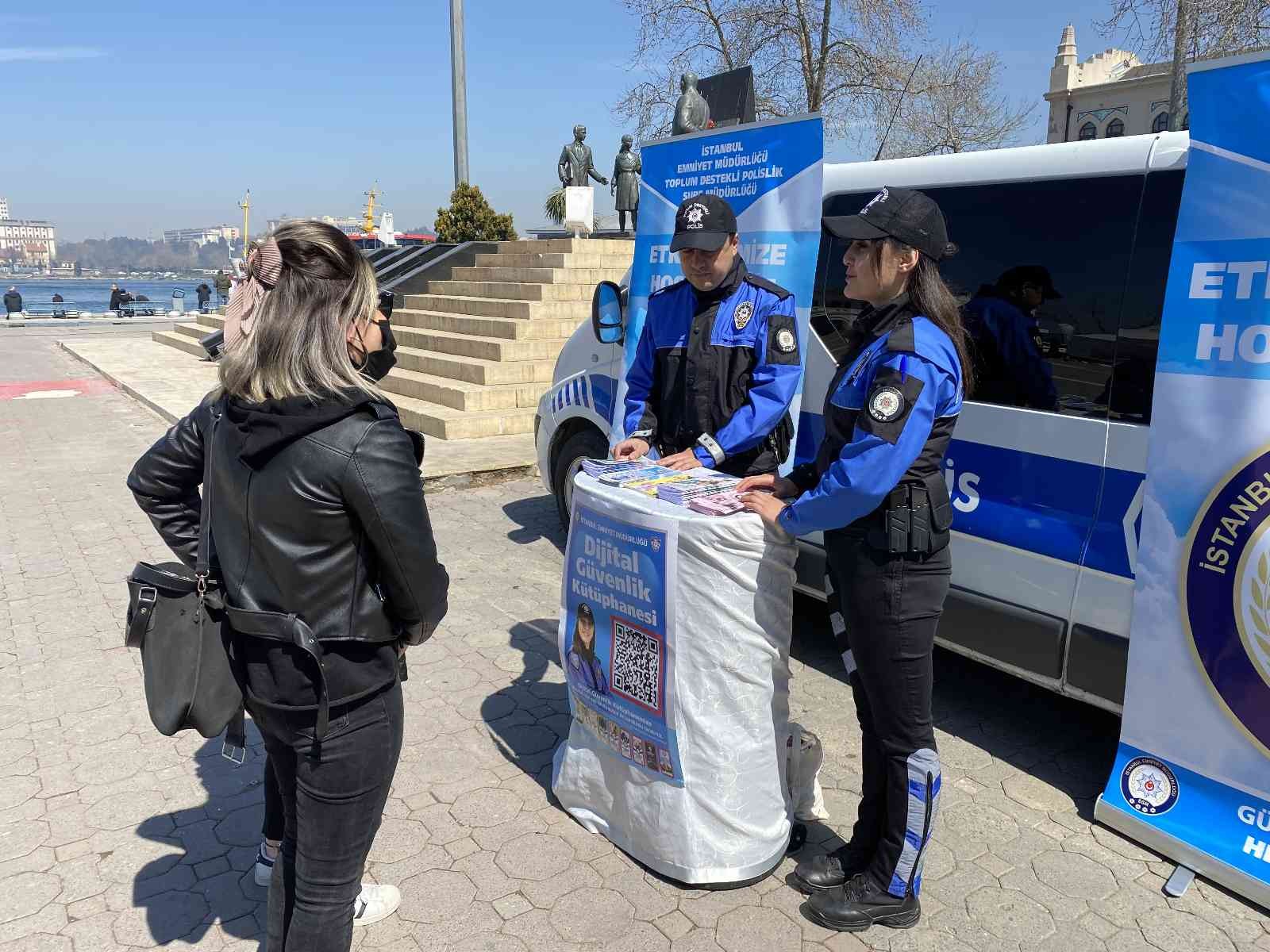 10 Nisan Polis Haftası etkinlikleri çerçevesinde İstanbul İl Emniyet Müdürlüğü Toplum Destekli Polis Şube Müdürlüğü ekipleri KADES, UYUMA, HAYDİ ...