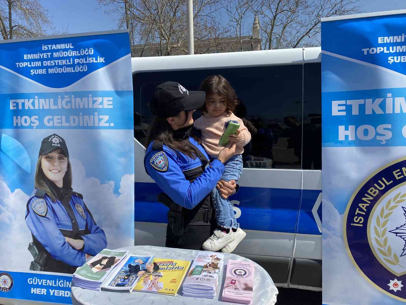 10 Nisan Polis Haftası etkinlikleri çerçevesinde İstanbul İl Emniyet Müdürlüğü Toplum Destekli Polis Şube Müdürlüğü ekipleri KADES, UYUMA, HAYDİ ...