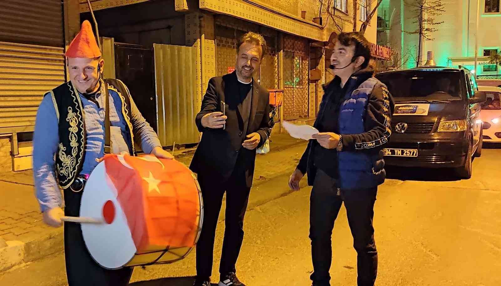 Bağcılar Belediyesi, Türk Polis Teşkilatı’nın 177. Kuruluş Yıldönümünde polislere sürpriz yaptı. Güneşli Mahallesinde bir olayın olduğunu ihbar ...