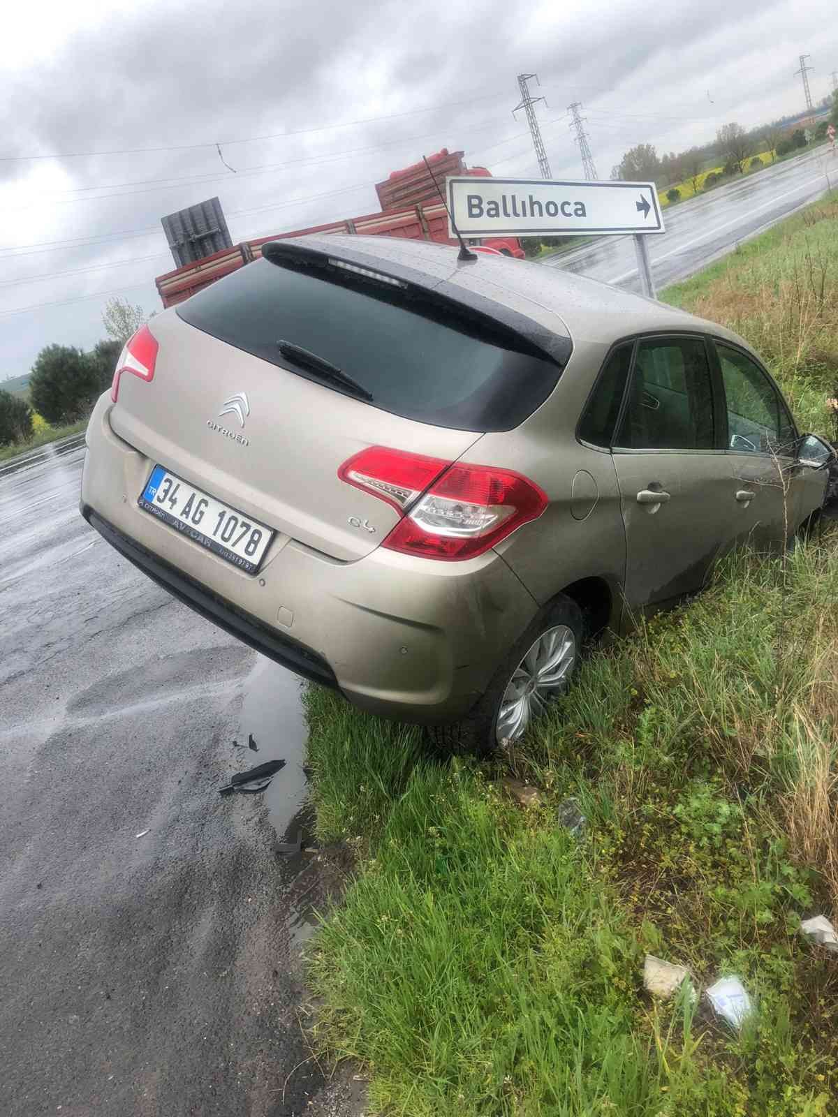 Tekirdağ’ın Muratlı ilçesinde yaşanan trafik kazasında otomobil adeta havada kaldı. Şans eseri kimse yaralanmadı. Olay, Muratlı’nın Ballıhoca ...