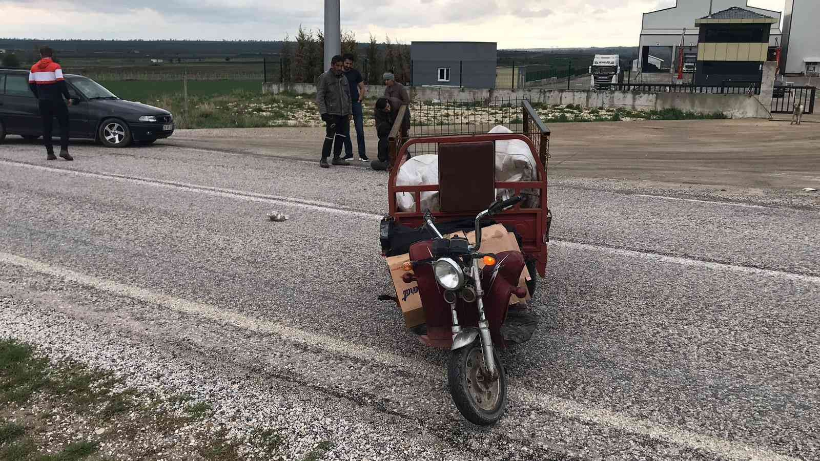 Kırklareli’nin Pınarhisar ilçesinde triportör ile tırın çarpıştığı kazada 2 kişi yola savruldu. Kaza, Pınarhisar ilçesinin girişinde meydana ...