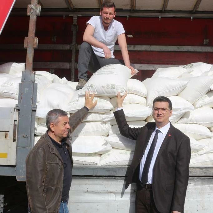 Kırklareli İl Tarım ve Orman Müdürlüğü koordinasyonunda 302 arıcıya 108 ton şeker dağıtıldı. Kırklareli’nde Arıcılık Kayıt Sistemi’ne kayıtlı ...