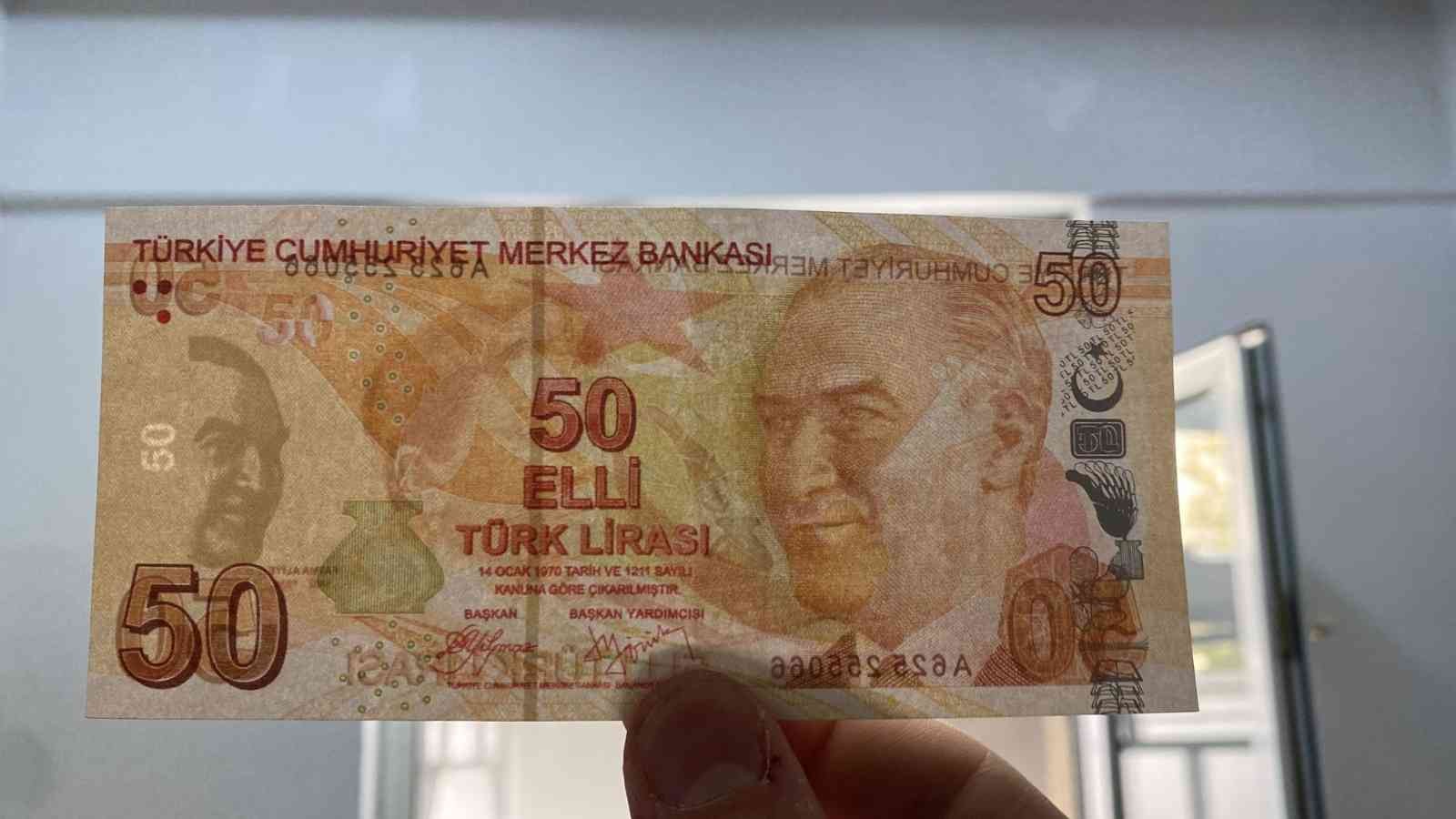 Kırklareli’nde şüphe üzerine durdurulan otomobilde 7 bin 750 TL sahte banknot, ruhsatsız tabanca ve uyuşturucu madde ele geçirildi. Alınan ...