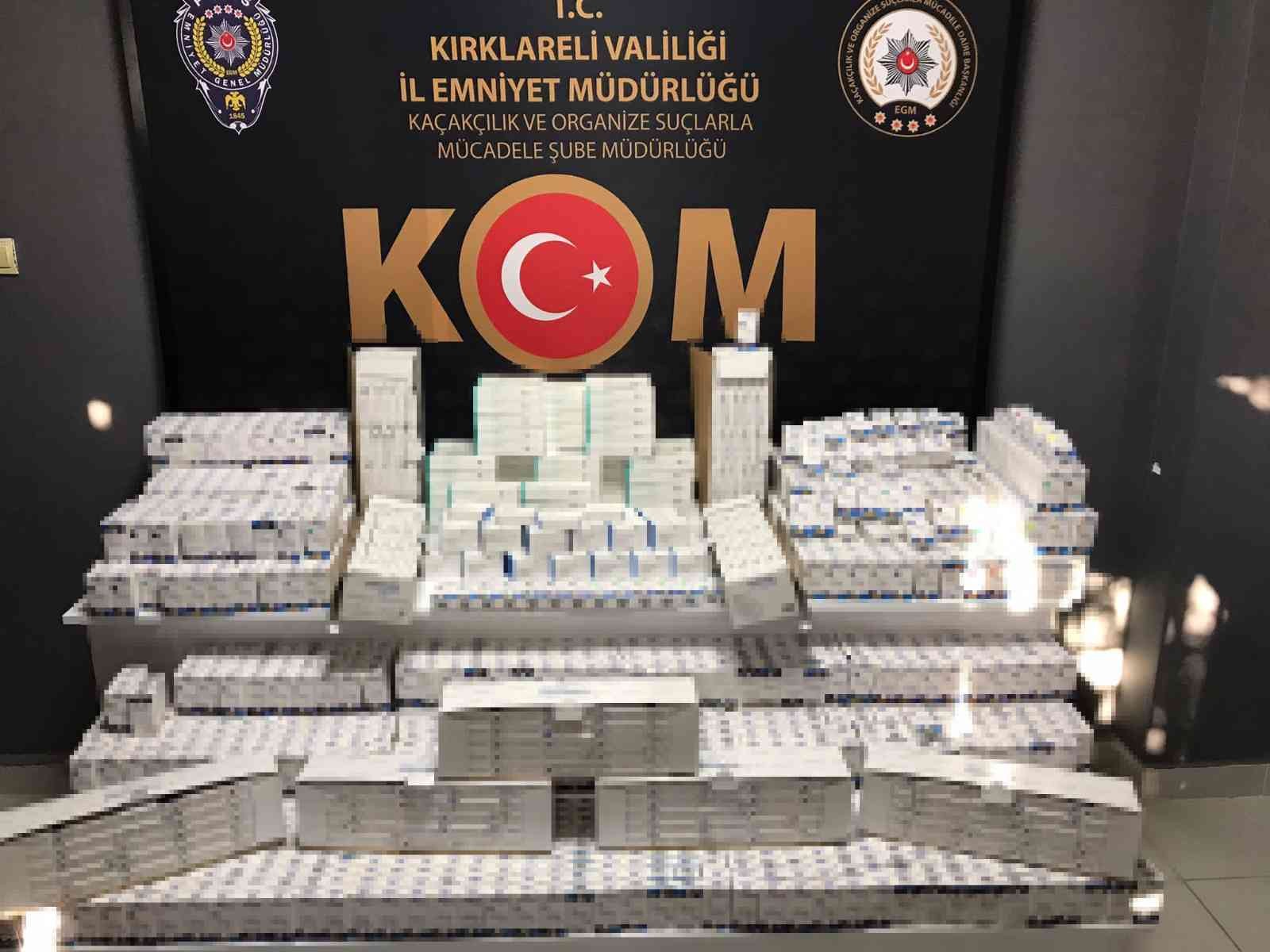 Kırklareli’nde İl Emniyet Müdürlüğü ekiplerince düzenlenen operasyonda 12 bin 770 kaçak cinsel içerikli ürün ele geçirildi. Alınan bilgiye göre ...