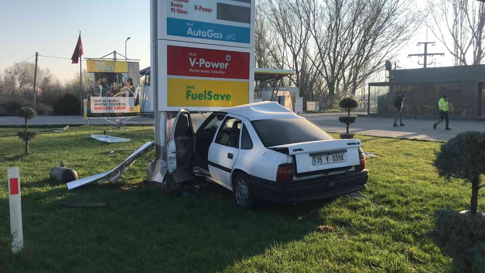 Kırklareli’nde meydana gelen trafik kazasında 1 kişi hayatını kaybetti. Alınan bilgiye göre, 35 V 0398 plakalı Ali Kuran yönetimindeki otomobil ...