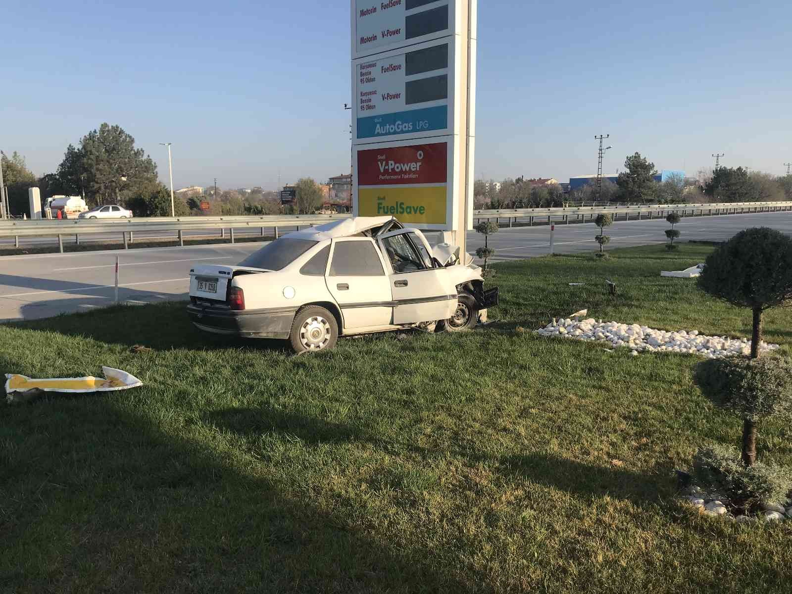 Kırklareli’nde meydana gelen trafik kazasında 1 kişi hayatını kaybetti. Alınan bilgiye göre, 35 V 0398 plakalı Ali Kuran yönetimindeki otomobil ...