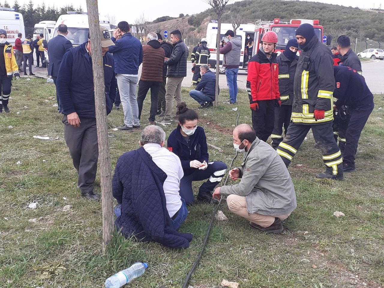 Kocaeli’nin Dilovası ilçesinde servis otobüsüyle tırın çarpışması neticesinde meydana gelen kazada 22 kişi yaralandı. Araçlardan çıkarılan bazı ...