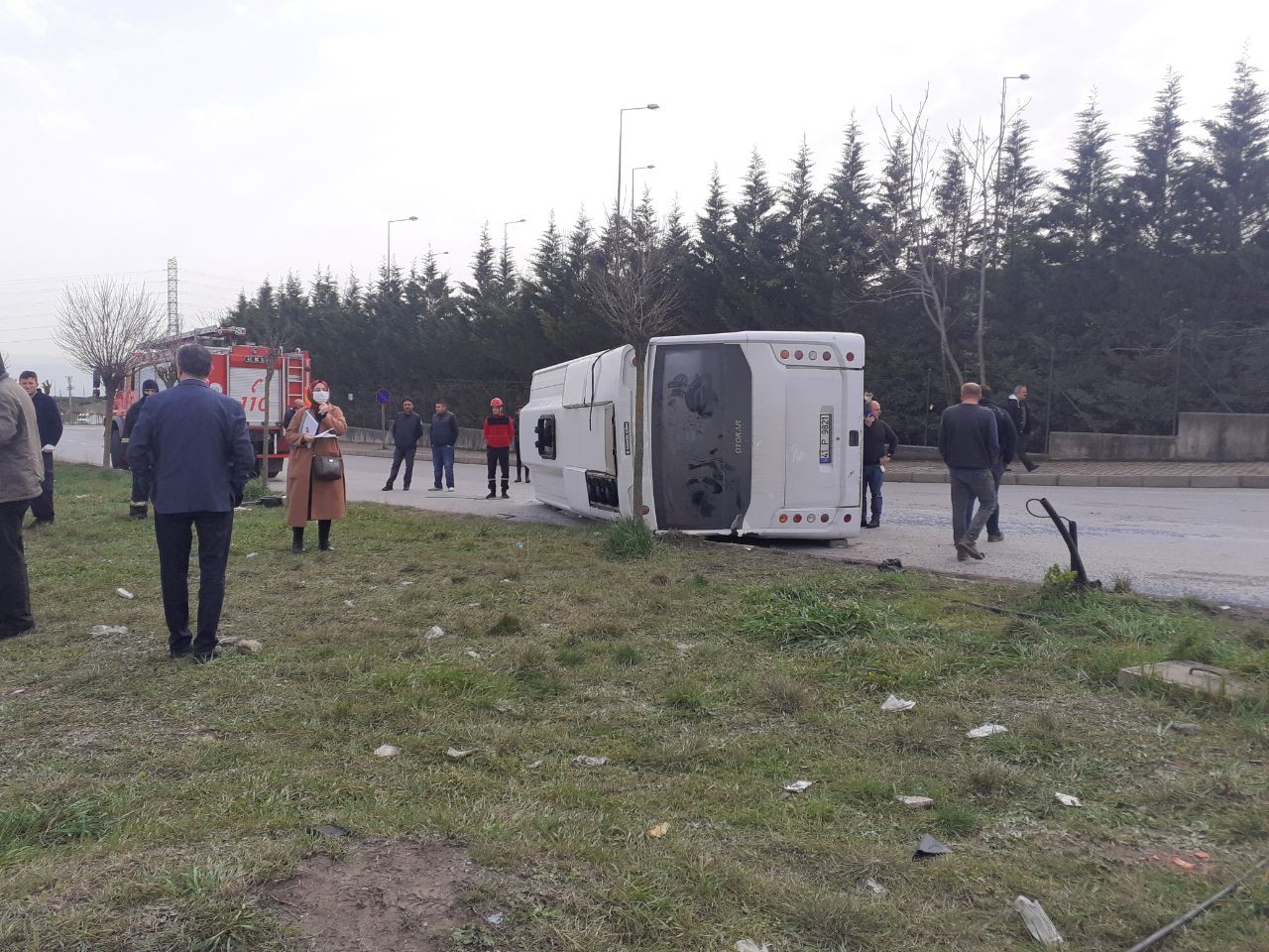 Kocaeli’nin Dilovası ilçesinde servis otobüsüyle tırın çarpışması neticesinde meydana gelen kazada 22 kişi yaralandı. Araçlardan çıkarılan bazı ...