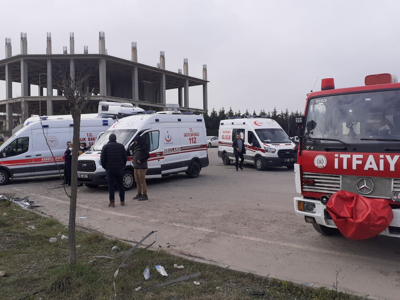 Kocaeli’nin Dilovası ilçesinde servis otobüsüyle tırın çarpışması neticesinde meydana gelen kazada 22 kişi yaralandı. Araçlardan çıkarılan bazı ...