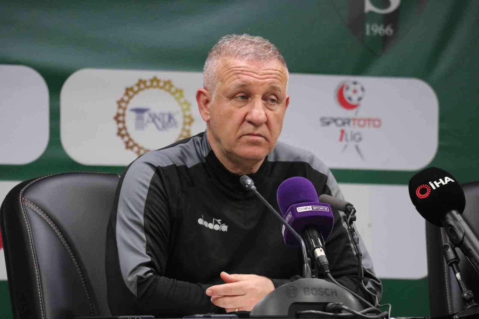 Spor Toto 1. Lig’in 30. haftasında Kocaelispor ile Denizlispor arasında oynanan mücadelenin ardından iki takımın teknik direktörleri basın ...