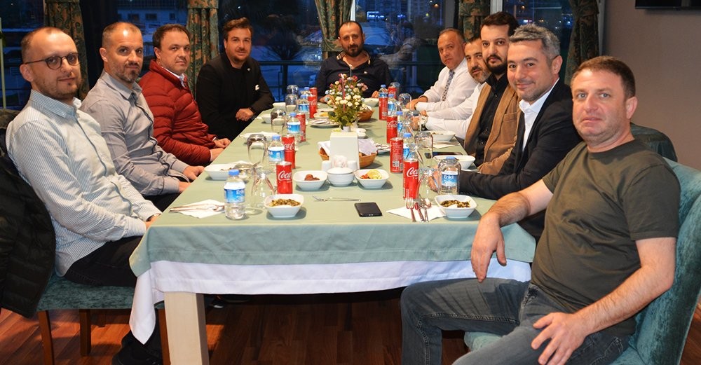 Bursaspor yönetimi, futbolculara ve teknik heyete iftar yemeği verdi. Yeşil-beyazlılar, Kocaelispor maçı öncesi moral depolandı. Bursaspor Kulübü ...