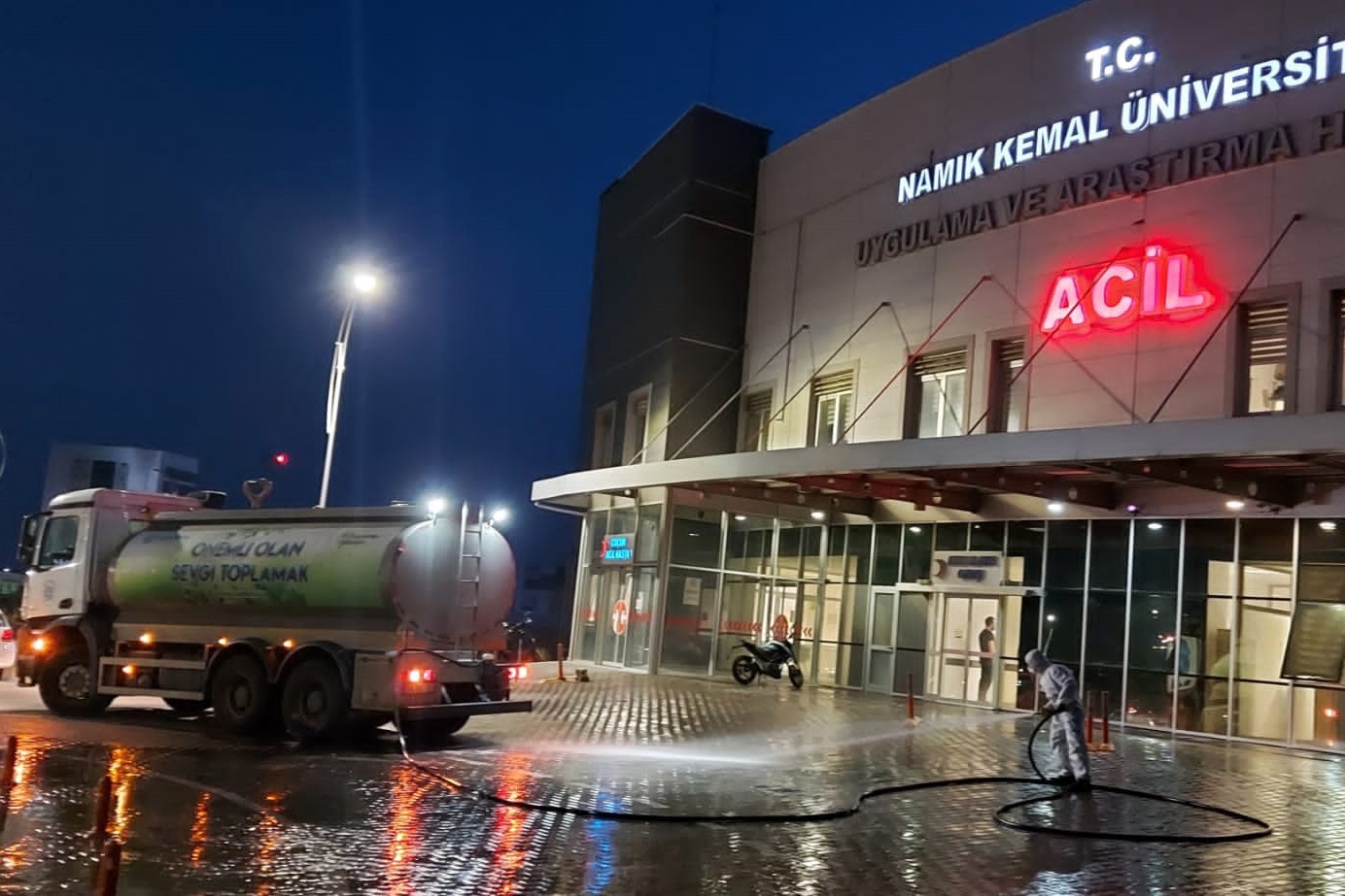 Tekirdağ’da koronavirüse karşı alınan tedbirler devam ediyor. Sağlık kuruluşları başta olmak üzere kamuya açık alanlar, virüse karşı dezenfekte ...