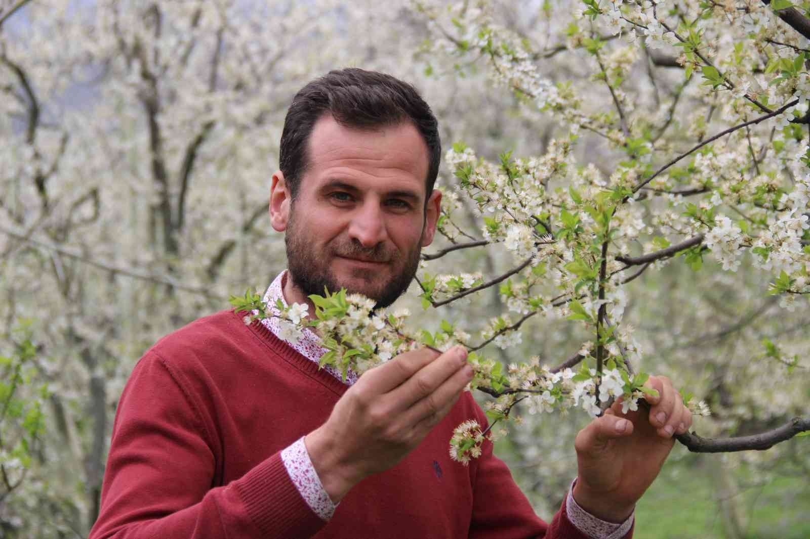 Kocaeli’nin Kartepe ilçesinde yetişen ve lezzetiyle ün salan Eşme eriği ağaçları çiçek açtı. Üreticiler, soğuk hava sebebiyle erik ağaçlarının ...