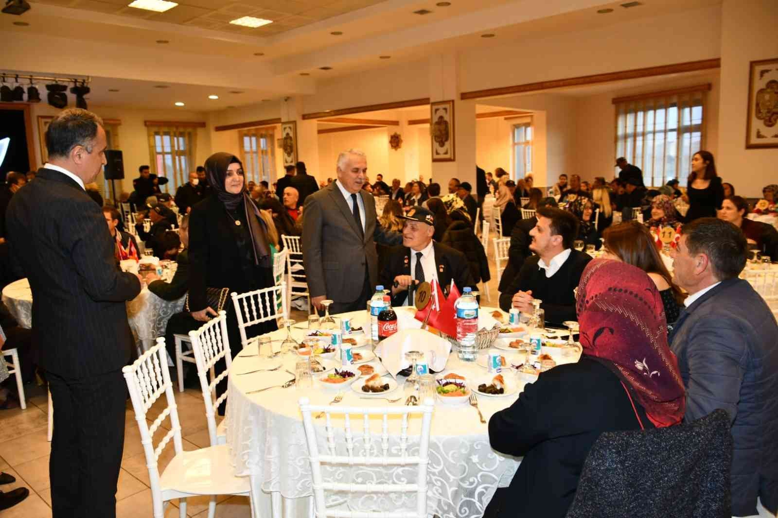 Malkara İlçe Kaymakamlığı tarafından Ramazan ayı nedeniyle şehit ve gazi ailelerine iftar yemeği düzenlendi. Malkara Kaymakamı Kerem Süleyman ...