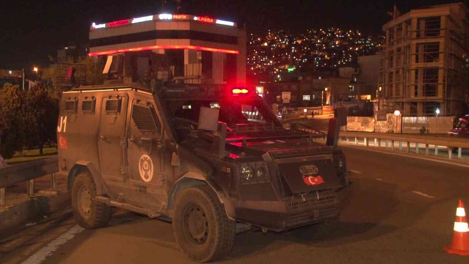 İstanbul Maltepe’de akşam saatlerinde çok sayıda polisin katılımıyla ’Huzurlu Sokaklar’ adlı asayiş denetimleri gerçekleştirildi. Maltepe İlçe ...