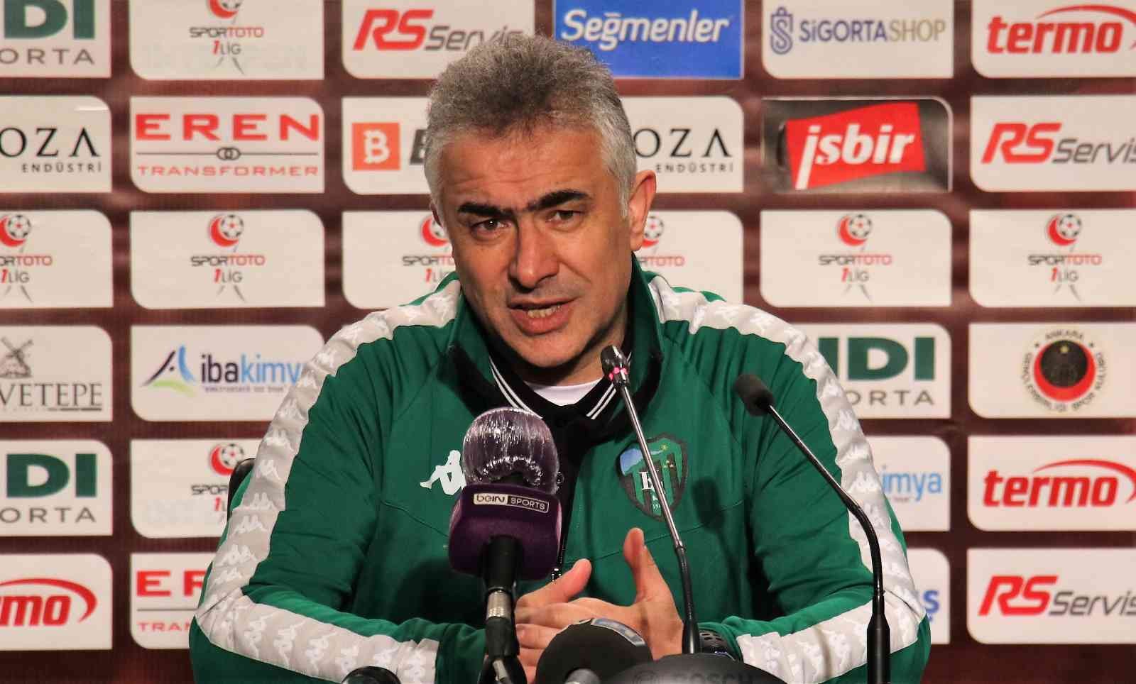 Dün alınan Bursaspor mağlubiyetinin ardından Kocaelispor ile yollarını ayıran Mehmet Altıparmak kulübe veda etti. Sosyal medya hesabından yazılı ...