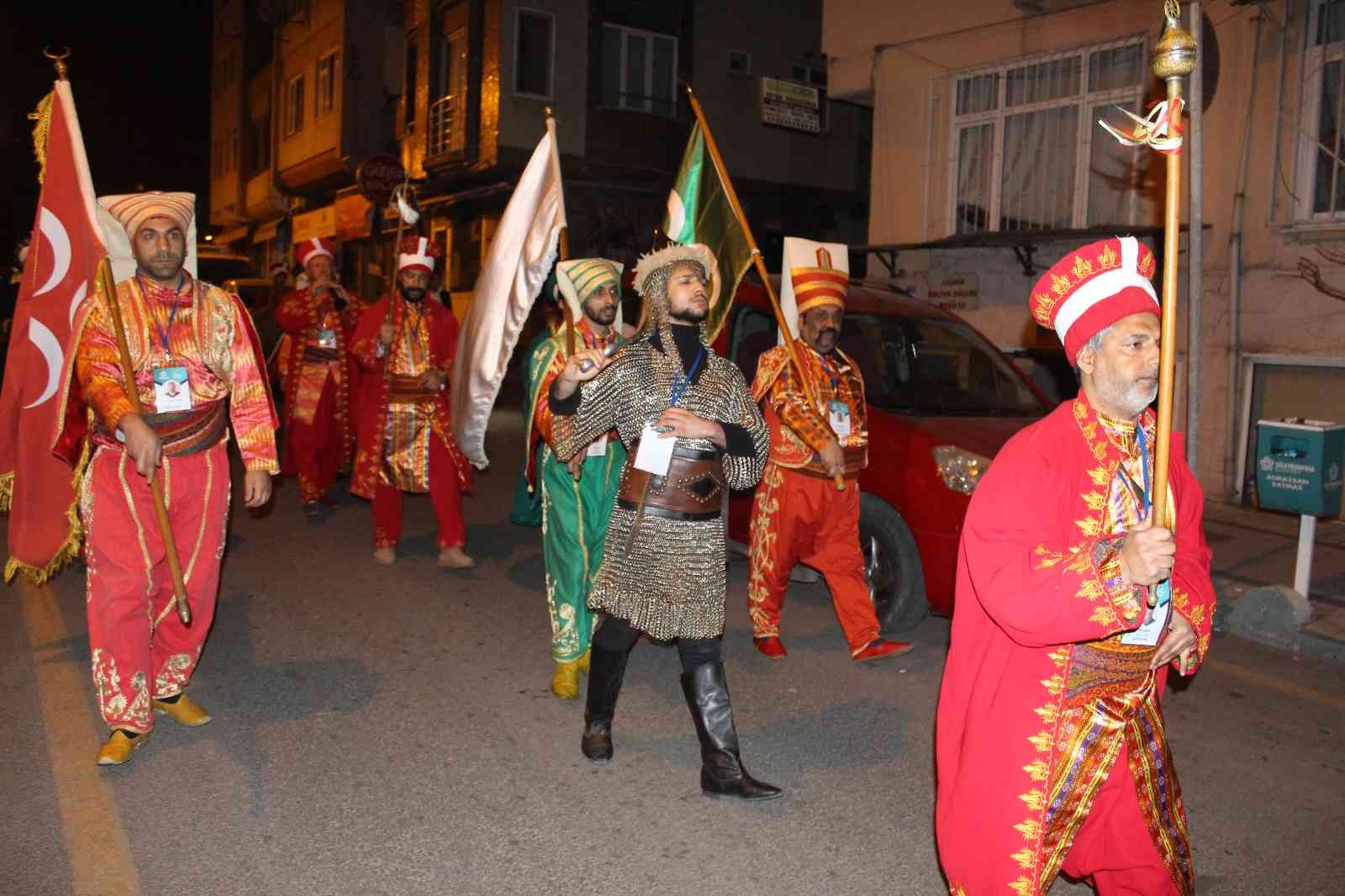 Tekirdağ’ın Süleymanpaşa ilçesinde vatandaşlar sahura mehter marşlarıyla kaldırıldı. Ramazan ayı boyunca 150 kişilik bando, ilahi grubu ve ...