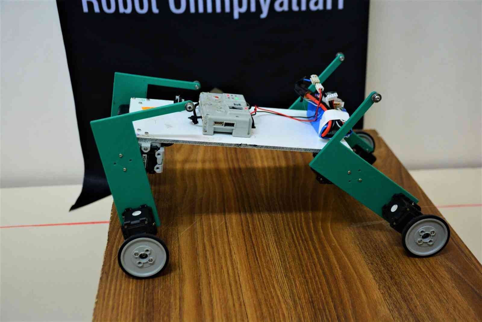 Kocaeli’de eğitim gören Anadolu Lisesi öğrencileri, merdiven çıkan robot üretti. İTÜ’nün düzenlediği Uluslararası Robot Olimpiyatları’na bu ...