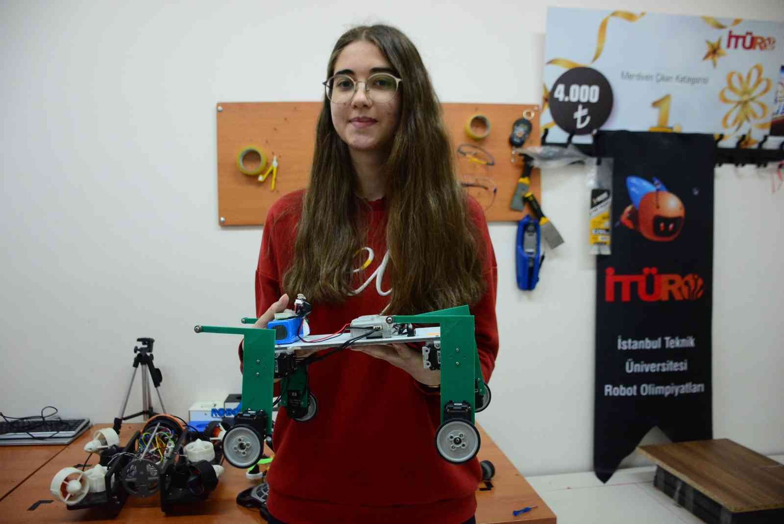 Kocaeli’de eğitim gören Anadolu Lisesi öğrencileri, merdiven çıkan robot üretti. İTÜ’nün düzenlediği Uluslararası Robot Olimpiyatları’na bu ...