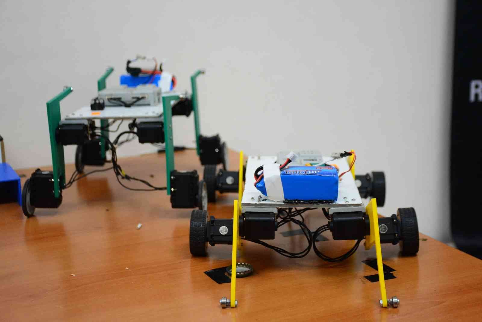 Kocaeli’de eğitim gören Anadolu Lisesi öğrencileri, merdiven çıkan robot üretti. İTÜ’nün düzenlediği Uluslararası Robot Olimpiyatları’na bu ...