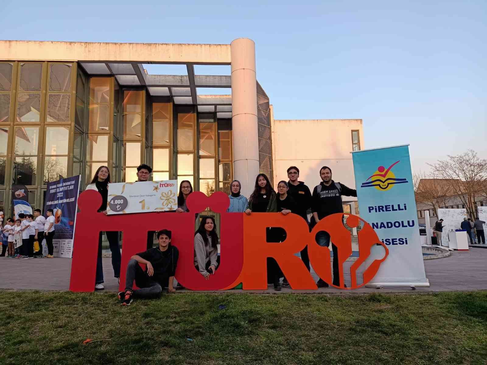 Kocaeli’de eğitim gören Anadolu Lisesi öğrencileri, merdiven çıkan robot üretti. İTÜ’nün düzenlediği Uluslararası Robot Olimpiyatları’na bu ...