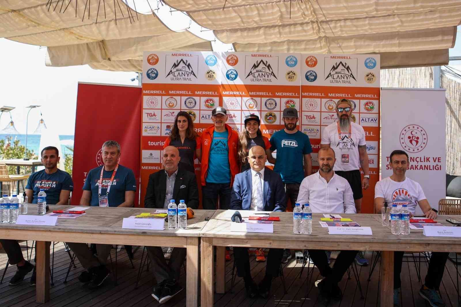 Patika koşusu alanında katılımcılara dört farklı parkur seçeneği sunan Merrell Alanya Ultra Trail, yarın Alanya İskele Meydanı’nda 34 ülkeden 703 ...