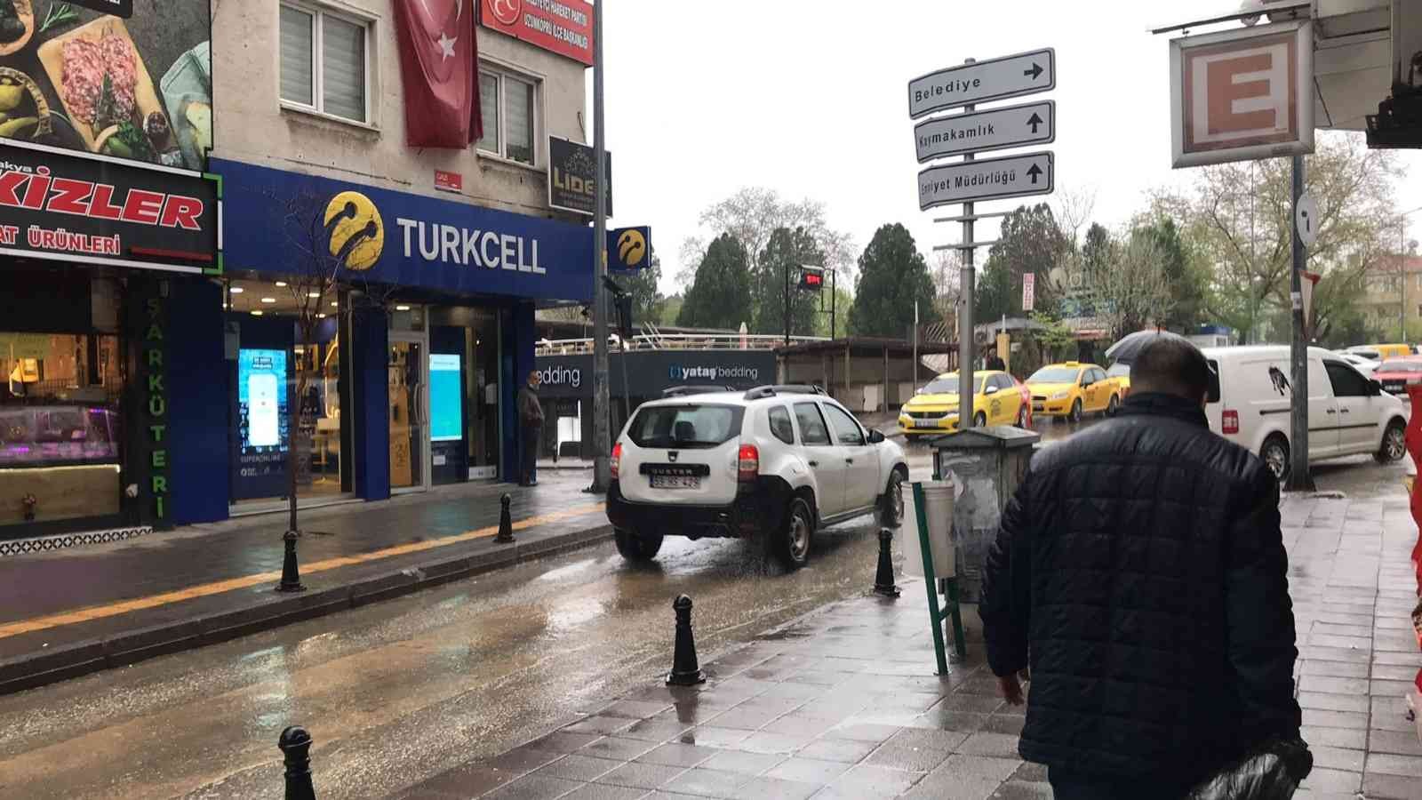 Meteoroloji Genel Müdürlüğü’nün uyarılarının ardından beklenen sağanak yağış Trakya’da başladı. Meteoroloji Genel Müdürlüğü’nün uyarılarının ...