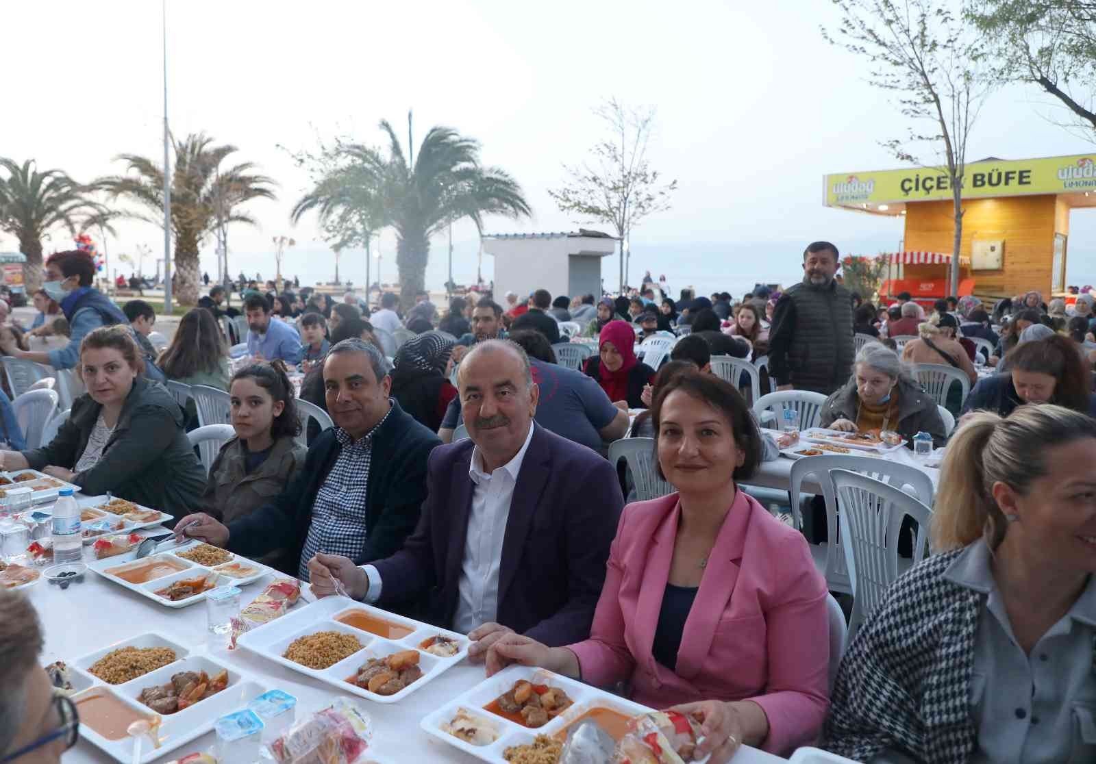 Mudanya Belediyesi’nin düzenlediği geleneksel ramazan şenlikleri Tirilye ve Güzelyalı’nın ardından Mütareke Meydanı’nda son buldu. Ramazan ayının ...