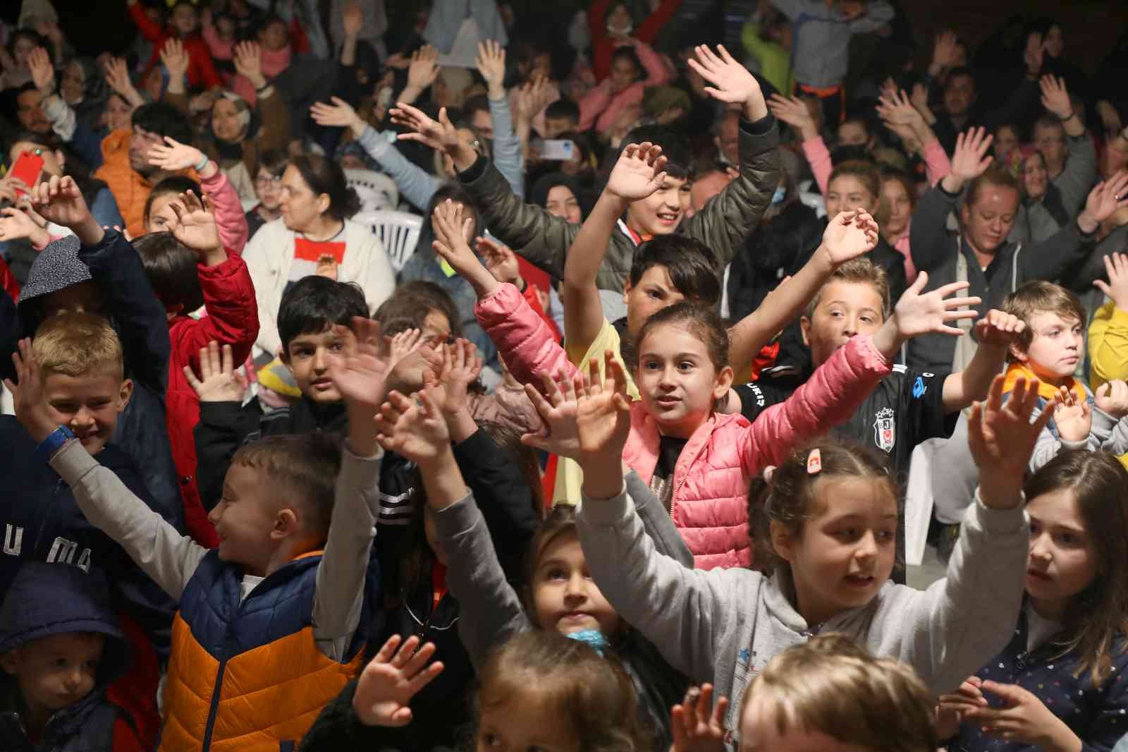 Mudanya Belediyesi’nin düzenlediği geleneksel ramazan şenlikleri Tirilye ve Güzelyalı’nın ardından Mütareke Meydanı’nda son buldu. Ramazan ayının ...