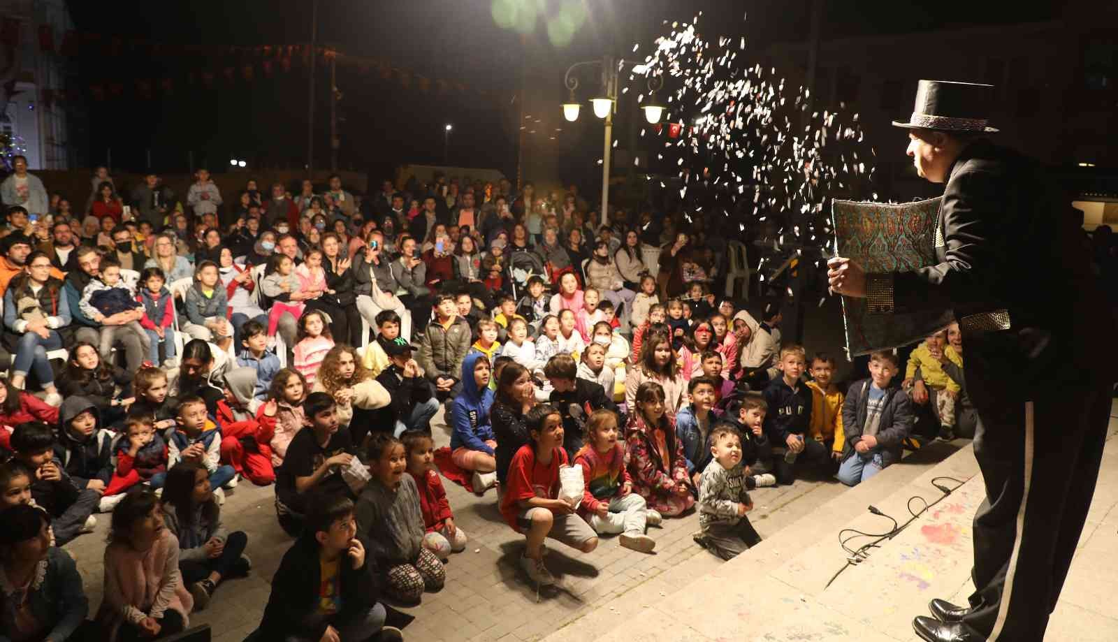 Mudanya Belediyesi’nin düzenlediği geleneksel ramazan şenlikleri Tirilye ve Güzelyalı’nın ardından Mütareke Meydanı’nda son buldu. Ramazan ayının ...