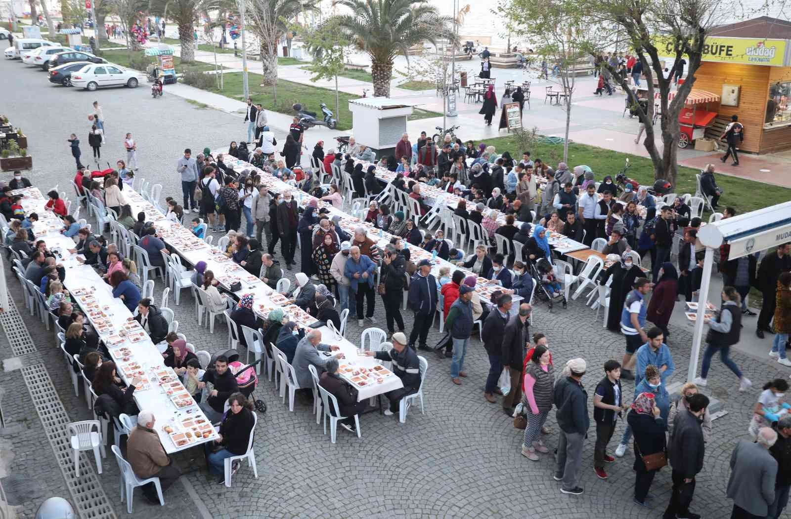 Mudanya Belediyesi’nin düzenlediği geleneksel ramazan şenlikleri Tirilye ve Güzelyalı’nın ardından Mütareke Meydanı’nda son buldu. Ramazan ayının ...